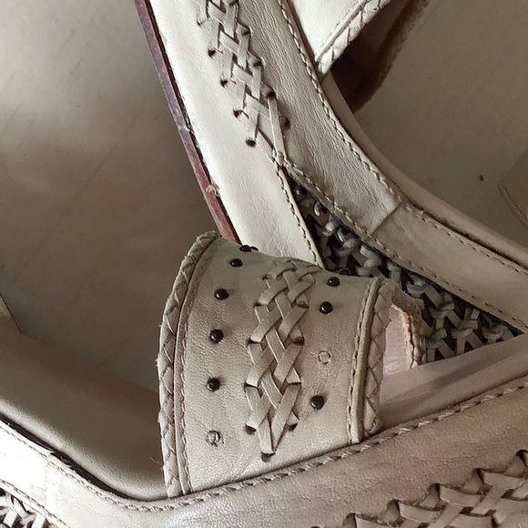 Stunning FRYE lattice weave wedges with studs, very good preloved condition, 7.5 - Picture 7 of 8
